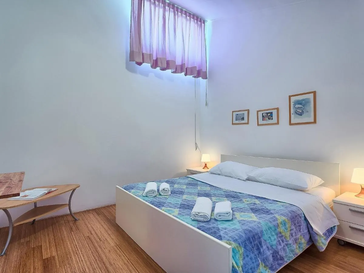 Apartment Nika-1 Umag 0*,